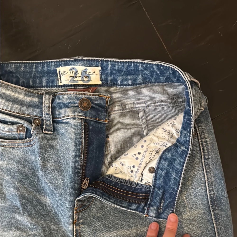Free People curvy jeans size 26. - Picture 4 of 5